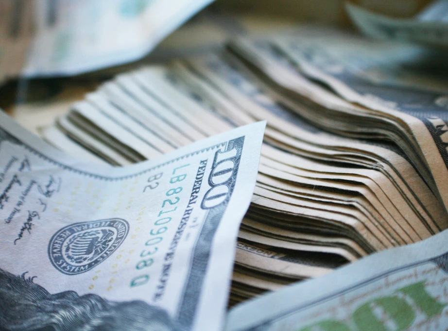 Džef Bezos prodao akcije Amazona vredne 5,7 milijardi dolara Foto: Shutterstock.com/ShutterstockProfessional, ilustracija