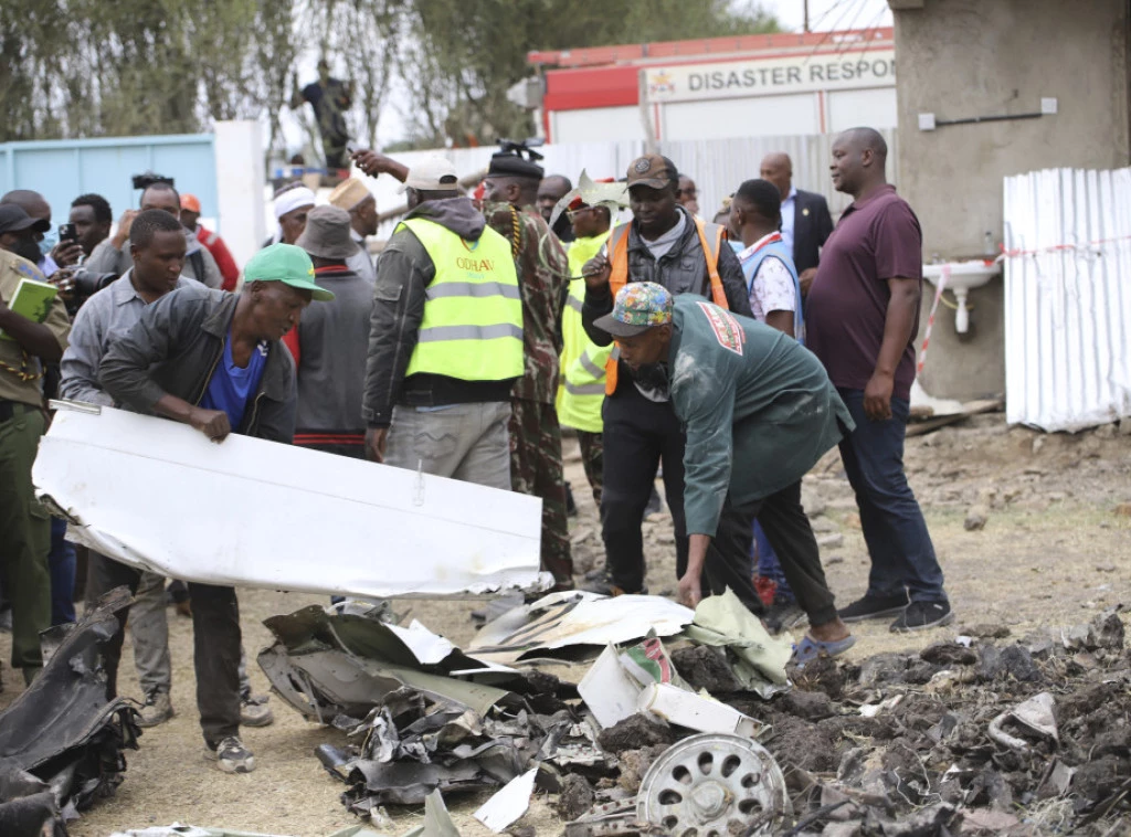 Šest osoba poginulo u avionskoj nesreći u Keniji Foto: AP Photo/Patrick Ngugi