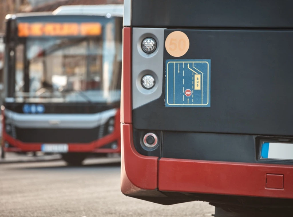 Apel građanima da sutra na Zadušnice koriste gradski prevoz, koji će biti pojačan Foto: Shutterstock.com/AstroStar