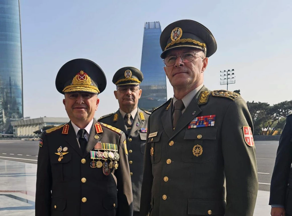 Milan Mojsilović na vojnoj paradi u Bakuu, sastao se sa načelnikom Generalštaba Oružanih snaga Azerbejdžana Foto: TANJUG/MINISTARSTVO ODBRANE I VOJSKA SRBIJE