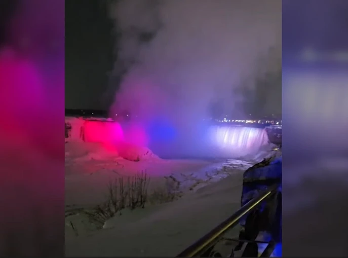 Nijagarini vodopadi u bojama srpske zastave povodom Dana državnosti Srbije Foto: Preuzet video