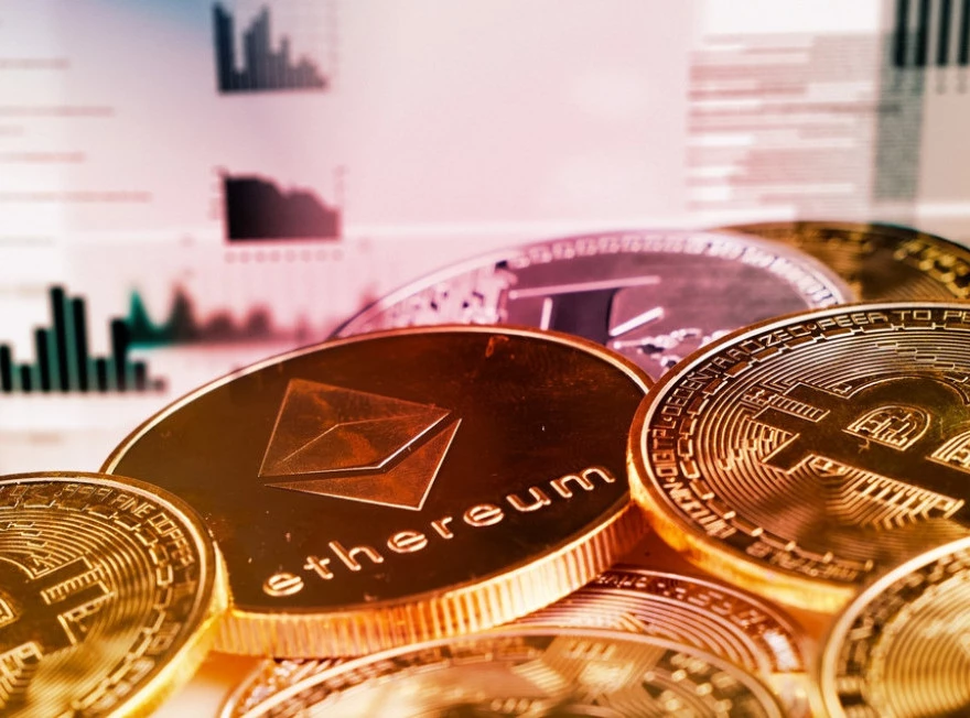 Foto: Shutterstock.com/PeopleImages.com - Yuri A, ilustracija